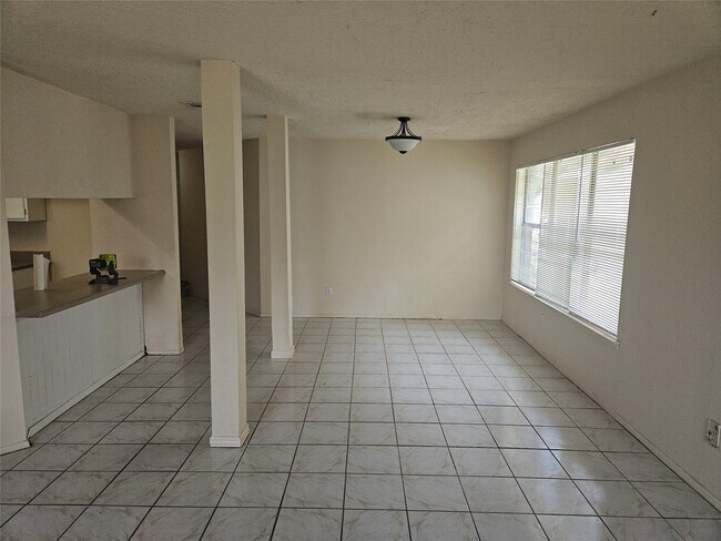 Building Photo - 18539 Lippizaner Dr