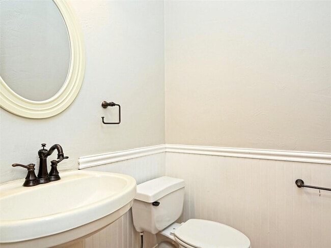 Building Photo - 11017 Rio Vista Dr