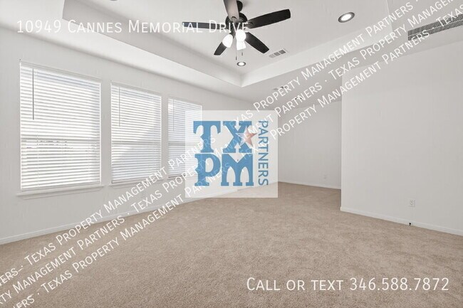 Building Photo - 10949 Cannes Memorial Dr