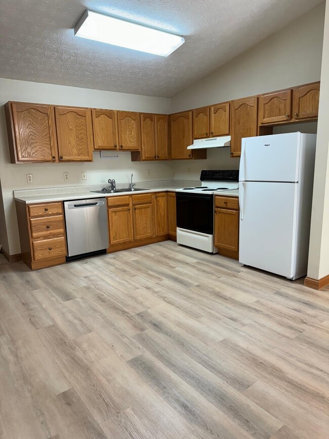 Kitchen , new refrigerator, new dishwasher etc - 2237 Shamrock Ln