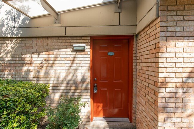 Building Photo - 5506 Grover Ave