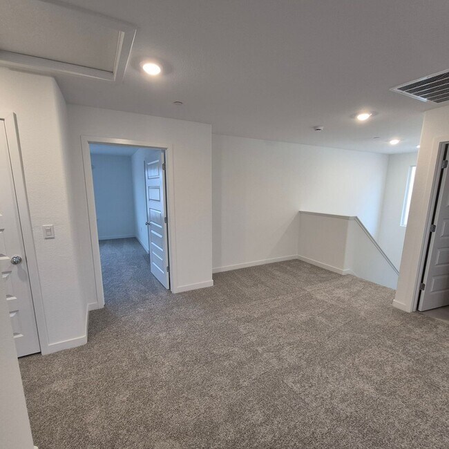 Building Photo - Brand New 4 Bedroom Home in Lennar's Cyan Community