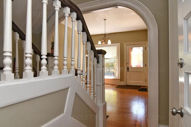 Building Photo - 319 W Lee St