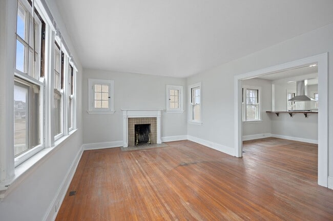 Building Photo - HYDE PARK -Move In This Week, Get $500 Bac...