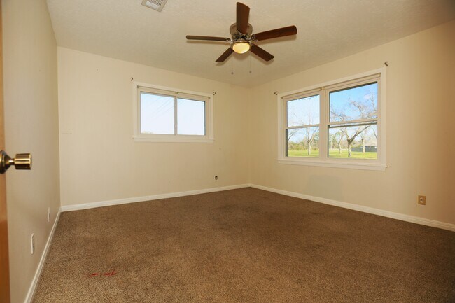 Building Photo - 113 Old Angleton Rd