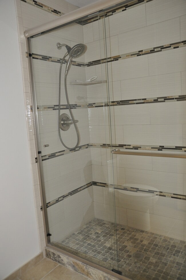 Building Photo - 1443 Briar Cir