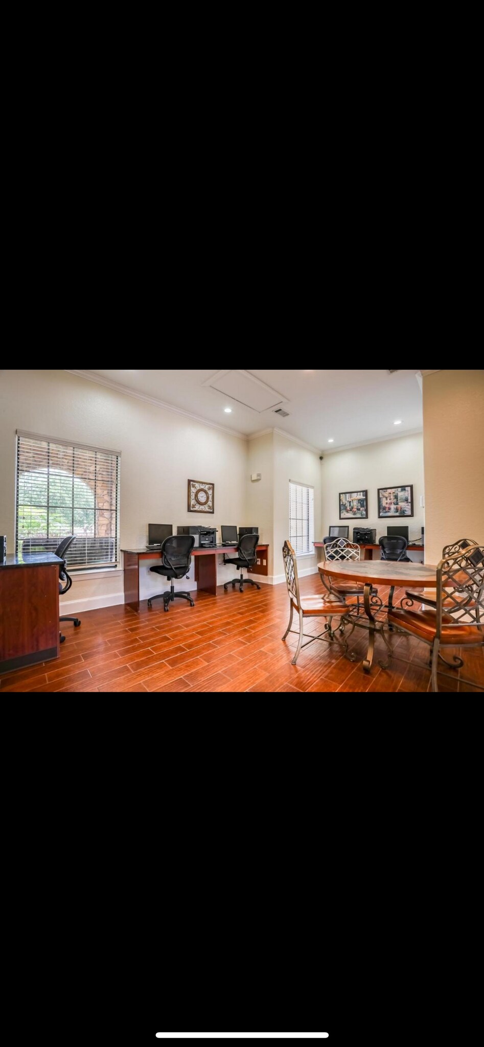 Building Photo - 901 Charo Pky