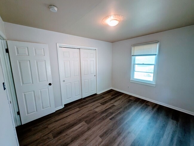Building Photo - Private East Murray Home with HUGE yard!