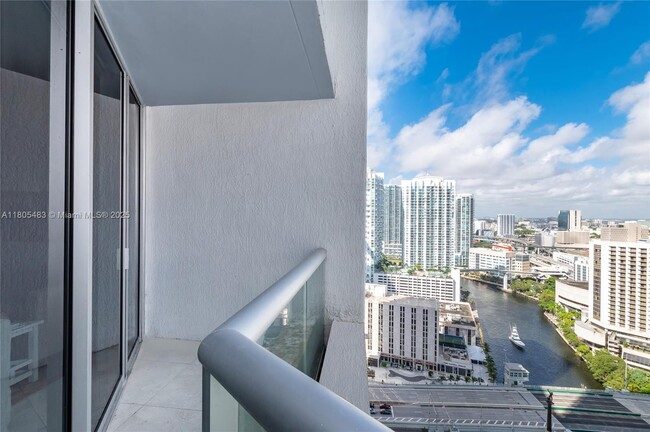 Building Photo - 475 Brickell Ave