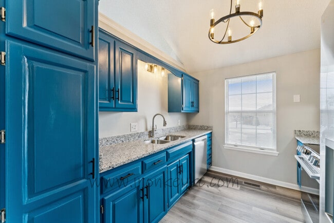 Building Photo - 6620 W 152nd St