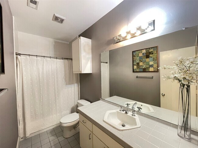Building Photo - 9822 Samantha Suzanne Ct