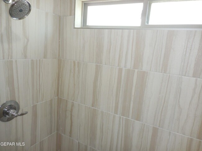 Building Photo - 561 Oakmont