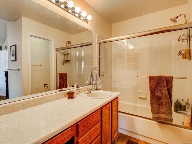 Building Photo - Spacious College Hills Home - 3 Bed, 3 Bath