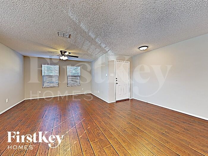 Building Photo - 1001 Mazourka Dr