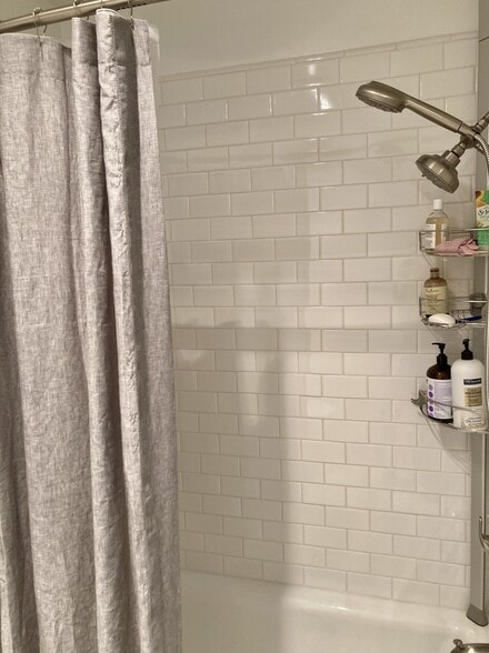 Shower - 2698 Spyglass Dr