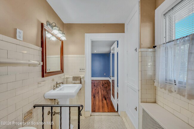 Building Photo - 1724 Monsey Ave