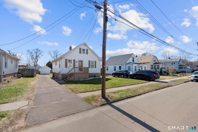 Building Photo - 28 Iver Ave