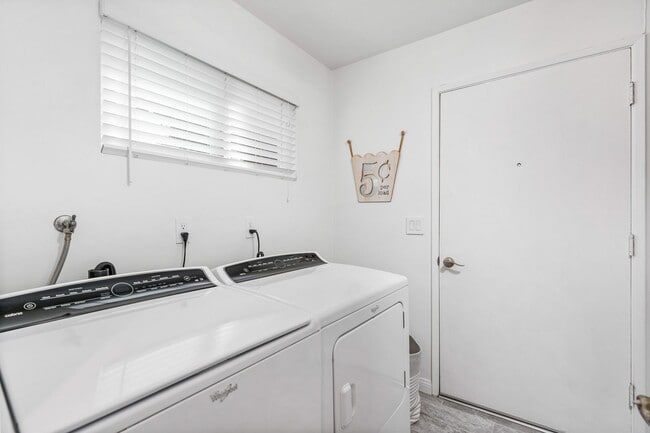 Building Photo - Bungalow In Huntington Beach