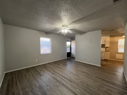 Building Photo - "Charming 2-Bed Retreat with 950 Sq Ft of Comfort in Lubbock!"