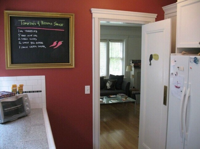 Building Photo - Timeless Queen Anne Condo with Modern Amen...