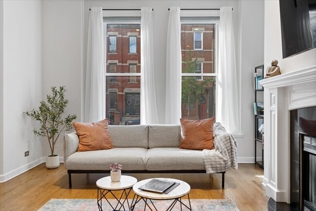 Building Photo - 1867 N Halsted St