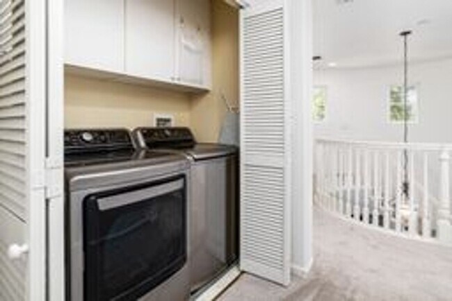Building Photo - 34 Woodbridge Way