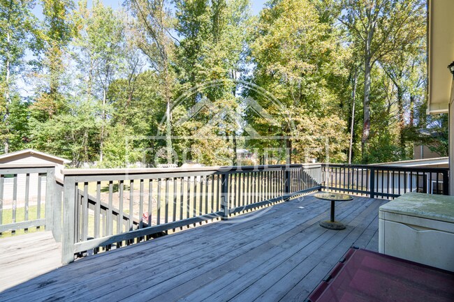 Building Photo - 1960 Branch View Dr