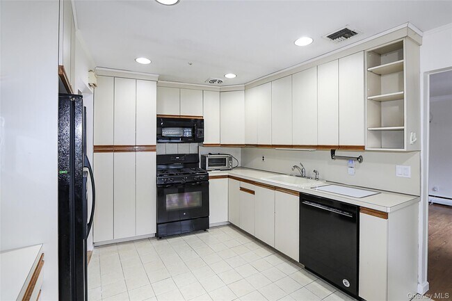 Building Photo - 14 Glenn Dr