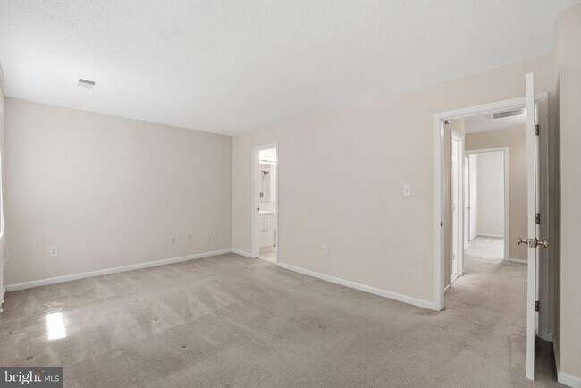 Building Photo - 2391 Hunters Square Ct