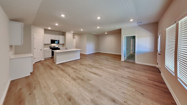 Building Photo - Brand New 4 Bedroom 2 Bath Home in Yukon S...