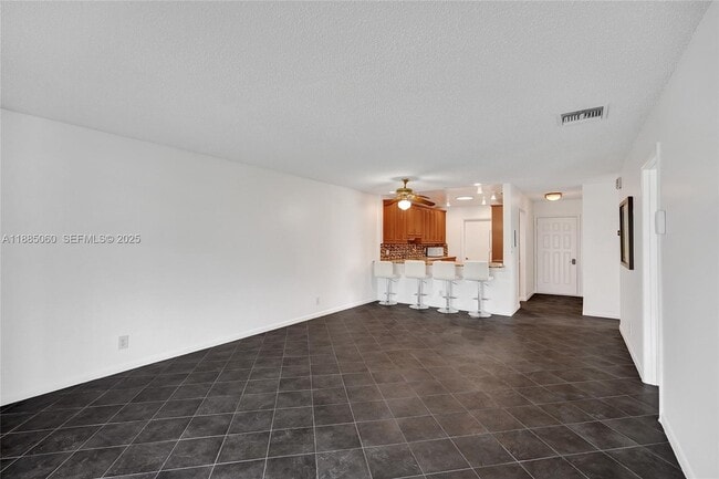 Building Photo - 125 Lake Paula Dr