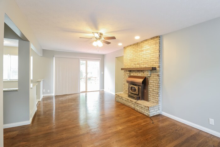 Building Photo - 7561 Tanglewood Ln