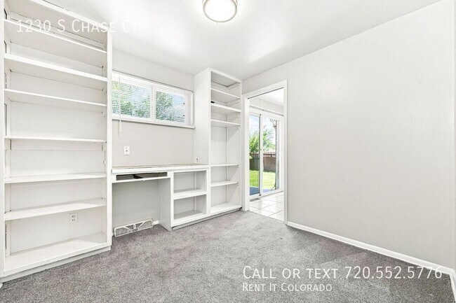Building Photo - 1230 S Chase Ct