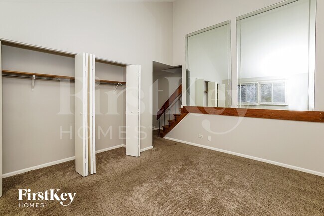 Building Photo - 3317 Fountainbleau Dr