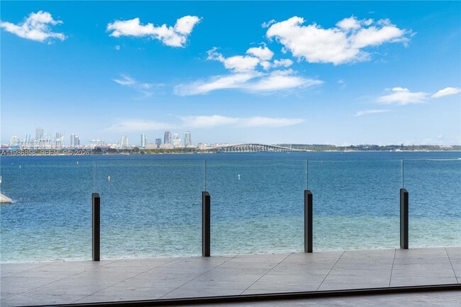 Building Photo - 5 Grove Isle Dr