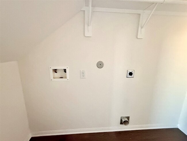 Building Photo - 408 Magnolia Ln