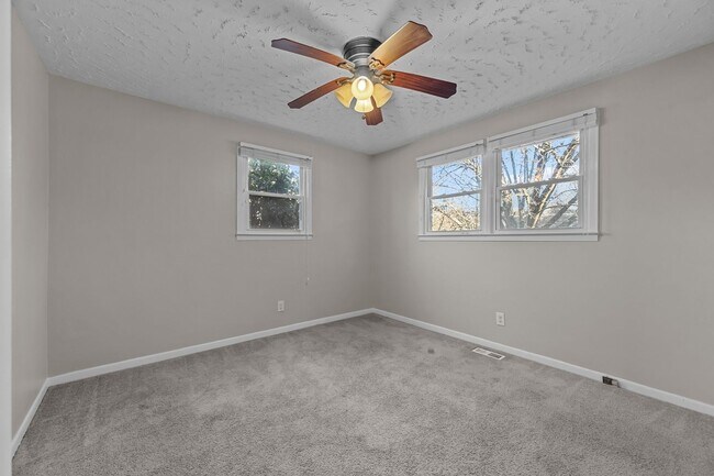 Building Photo - Welcome to Regalwoods!