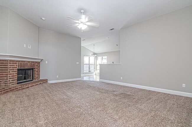 Building Photo - 705 E 96th St