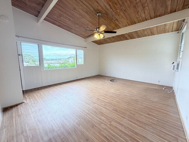 Building Photo - 1427 Puanakau St