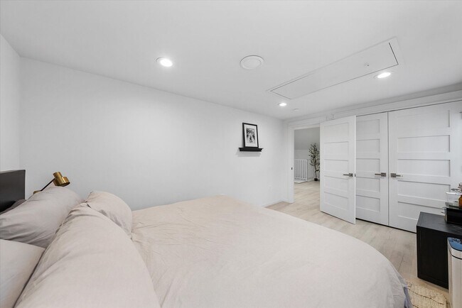 Building Photo - 2509-2511 N Cramer St