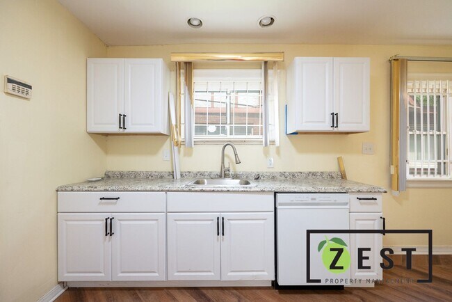 Building Photo - ***OPEN HOUSE SAT. OCT. 11TH 2025 10-10:30...