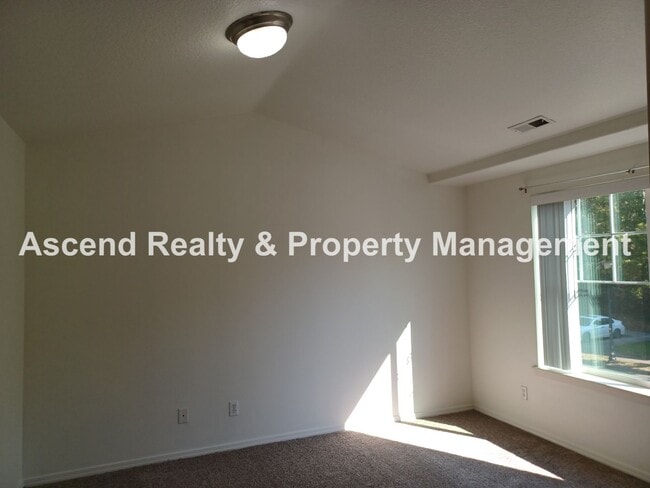 Building Photo - Lower Pirce! 3 Bed Townhome 1 Car Garage Backs to Greenspace Close to Parks, Intel, Nike, Columbi...