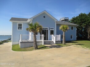 Building Photo - 3602 Emerald Dr
