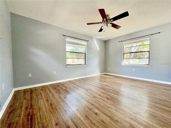 Building Photo - 2 Shine Ave