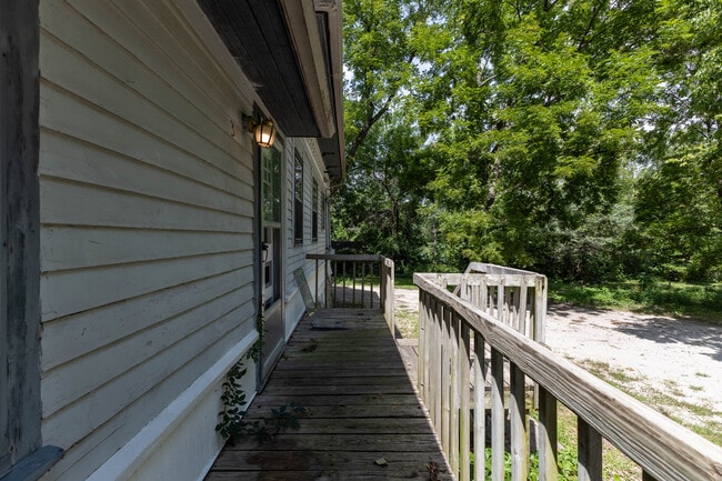 Building Photo - Mill St