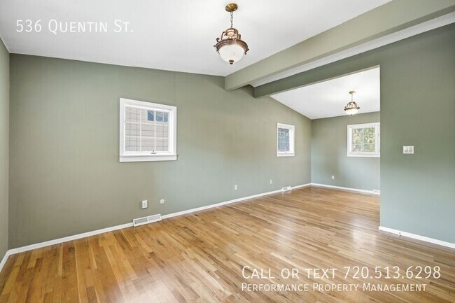 Building Photo - 536 Quentin St