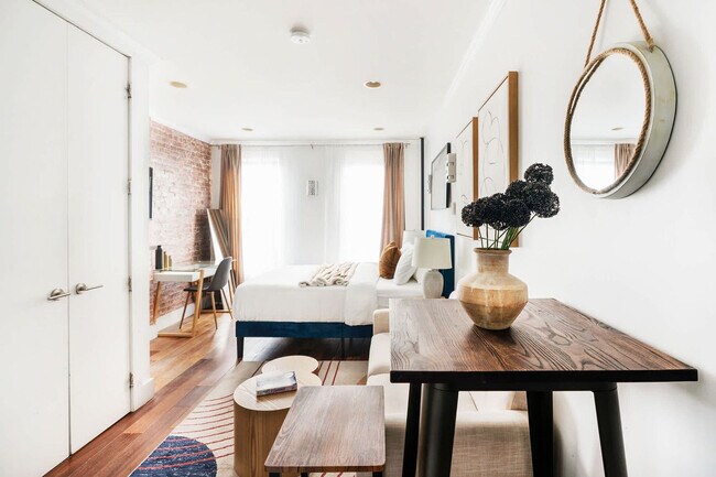 Building Photo - 241 E 24th St