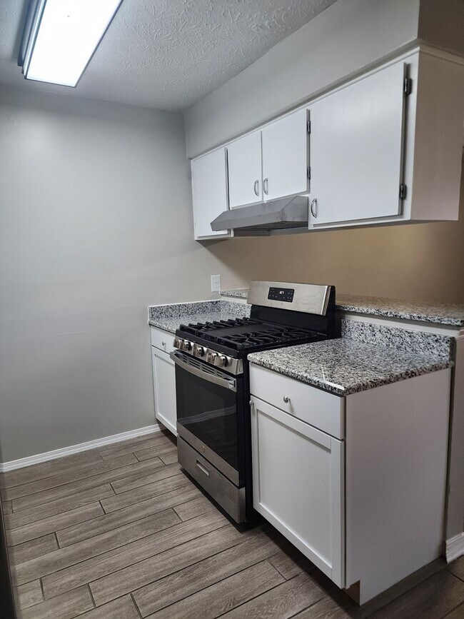 Building Photo - Harbour Towne