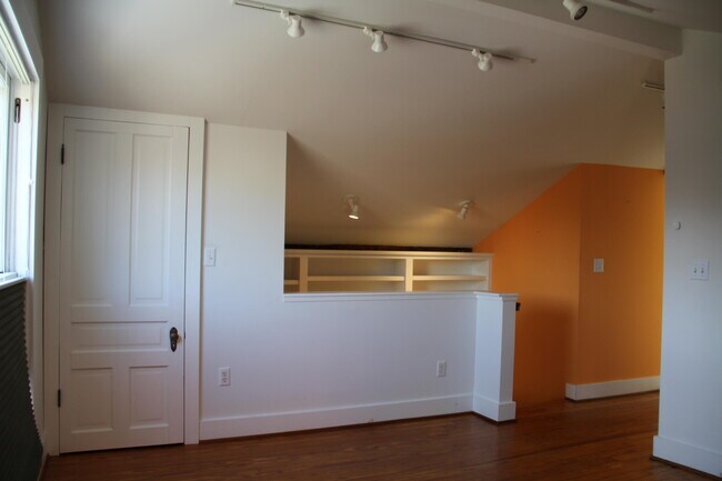 Building Photo - 310 2nd St