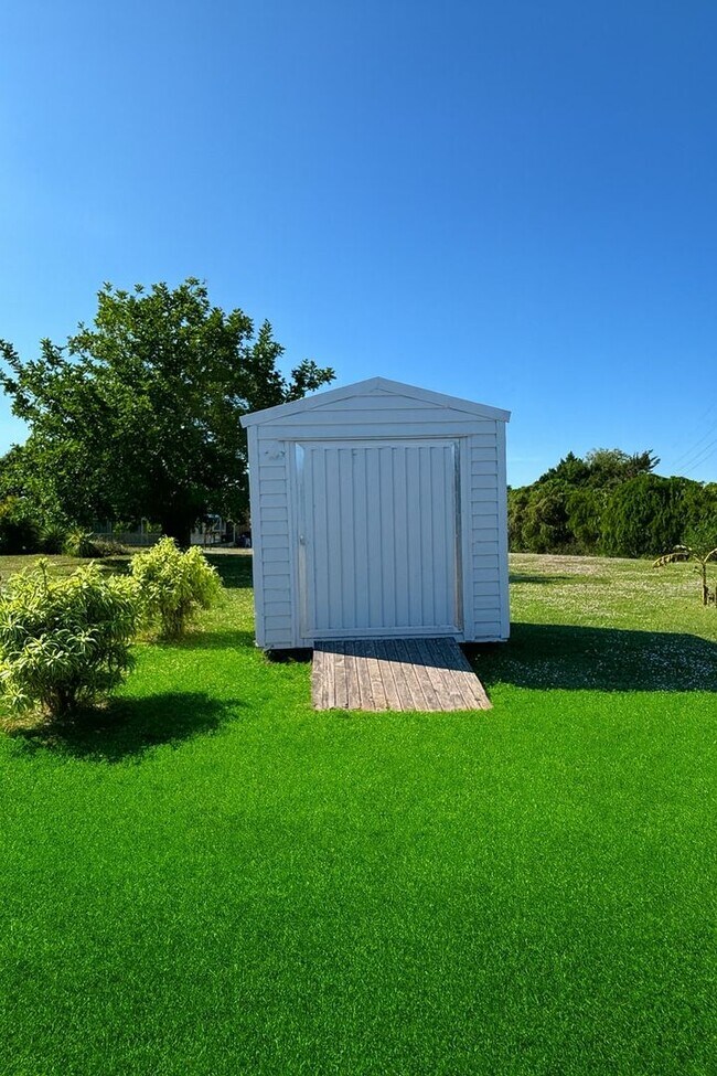 Building Photo - Stunning 3-Bedroom Pool Home in Lehigh – Completely Renovated with Resort-Style Living!